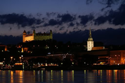 Bratislava desde el Danubio